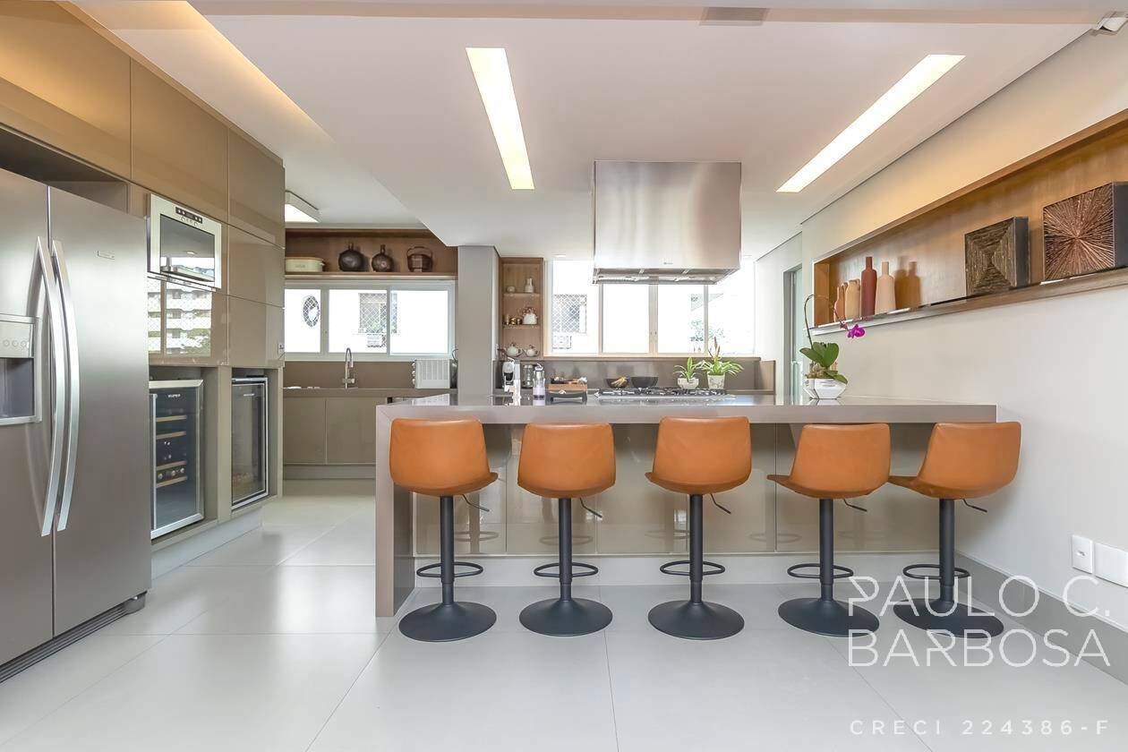 Apartamento para alugar com 3 quartos, 220m² - Foto 14