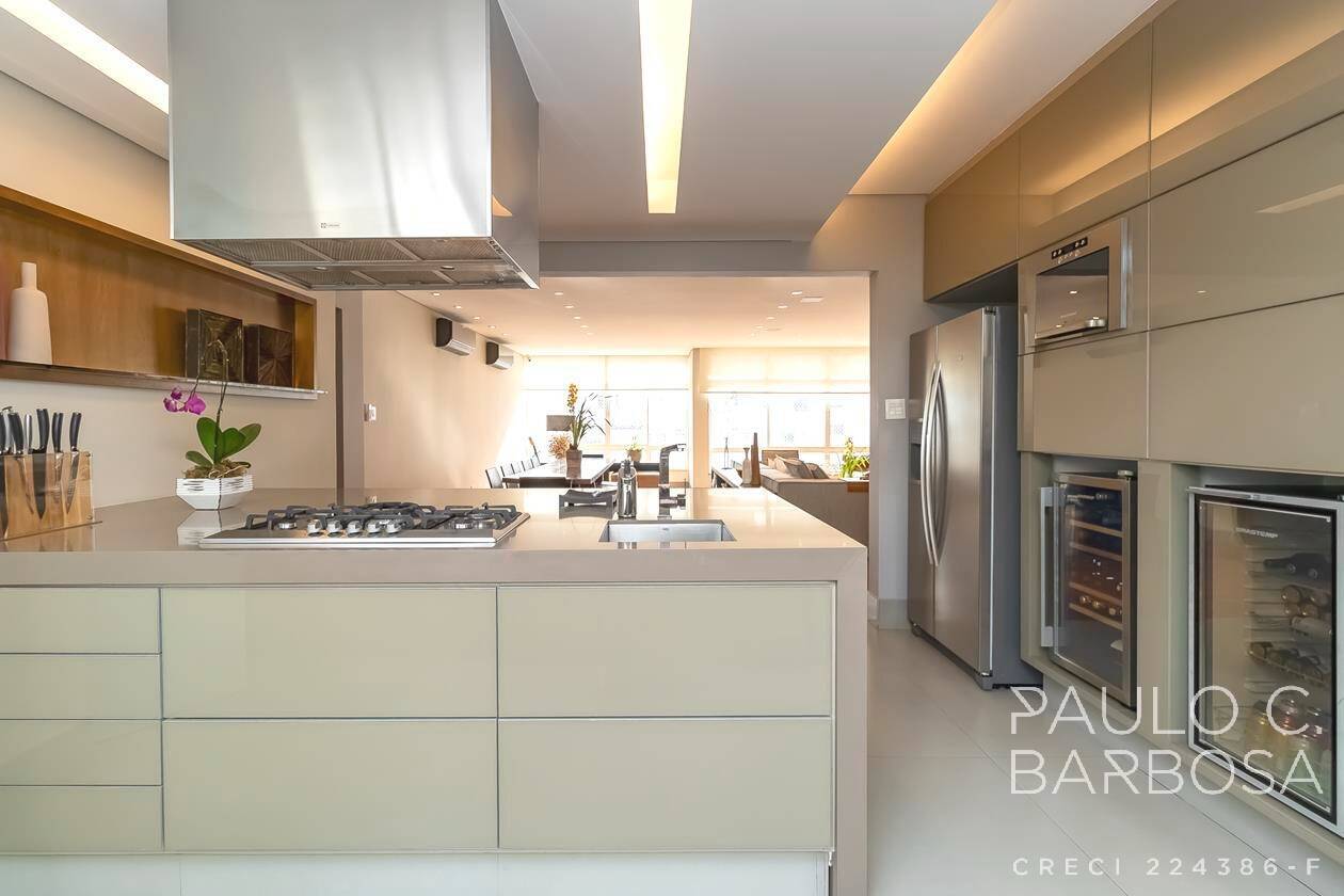 Apartamento para alugar com 3 quartos, 220m² - Foto 23
